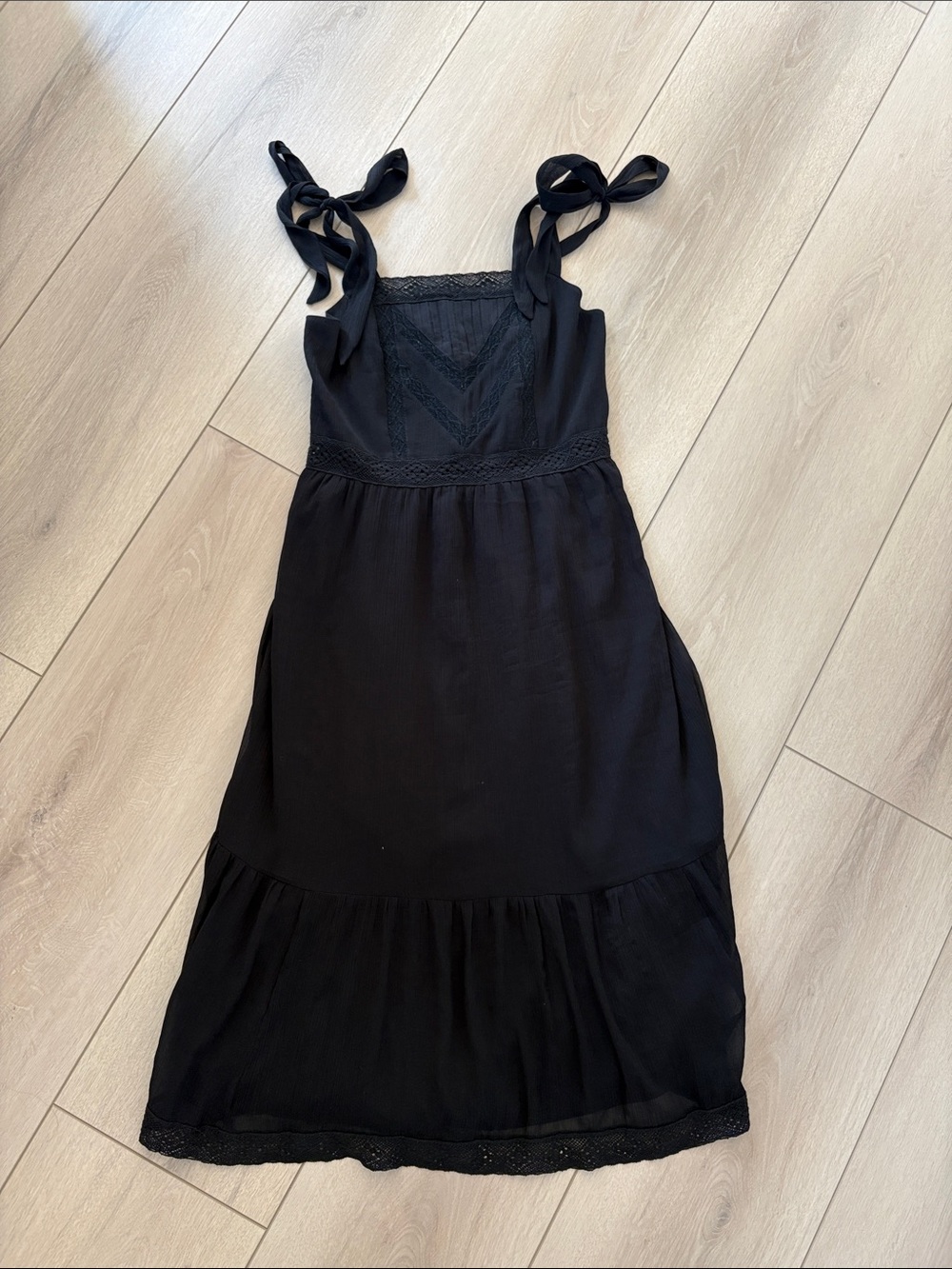 Abercrombie & Fitch Black Tie-Shoulder Midi Dress